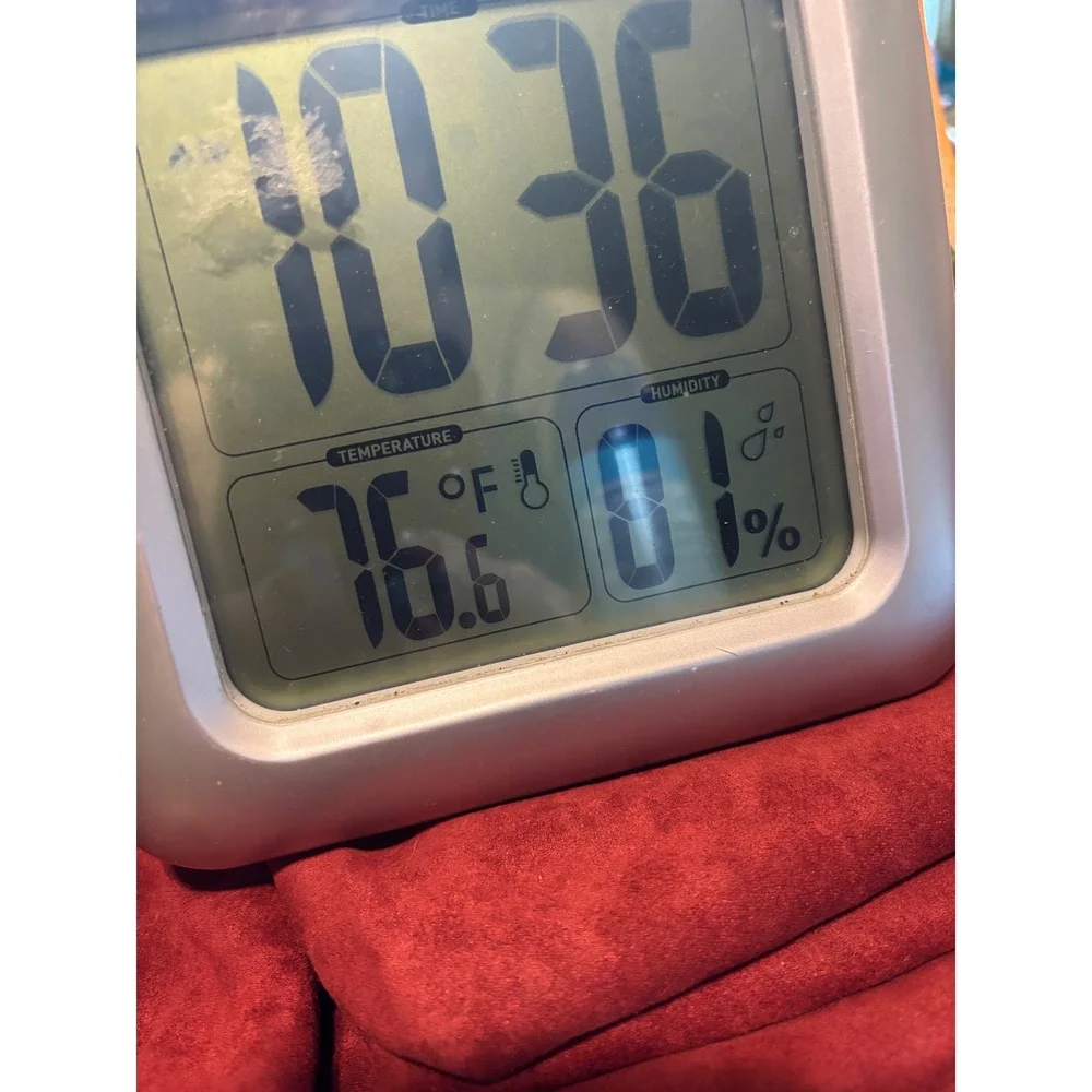 Digital Bathroom Clock Silver Suction Cup Temperature Humidity LCD Display